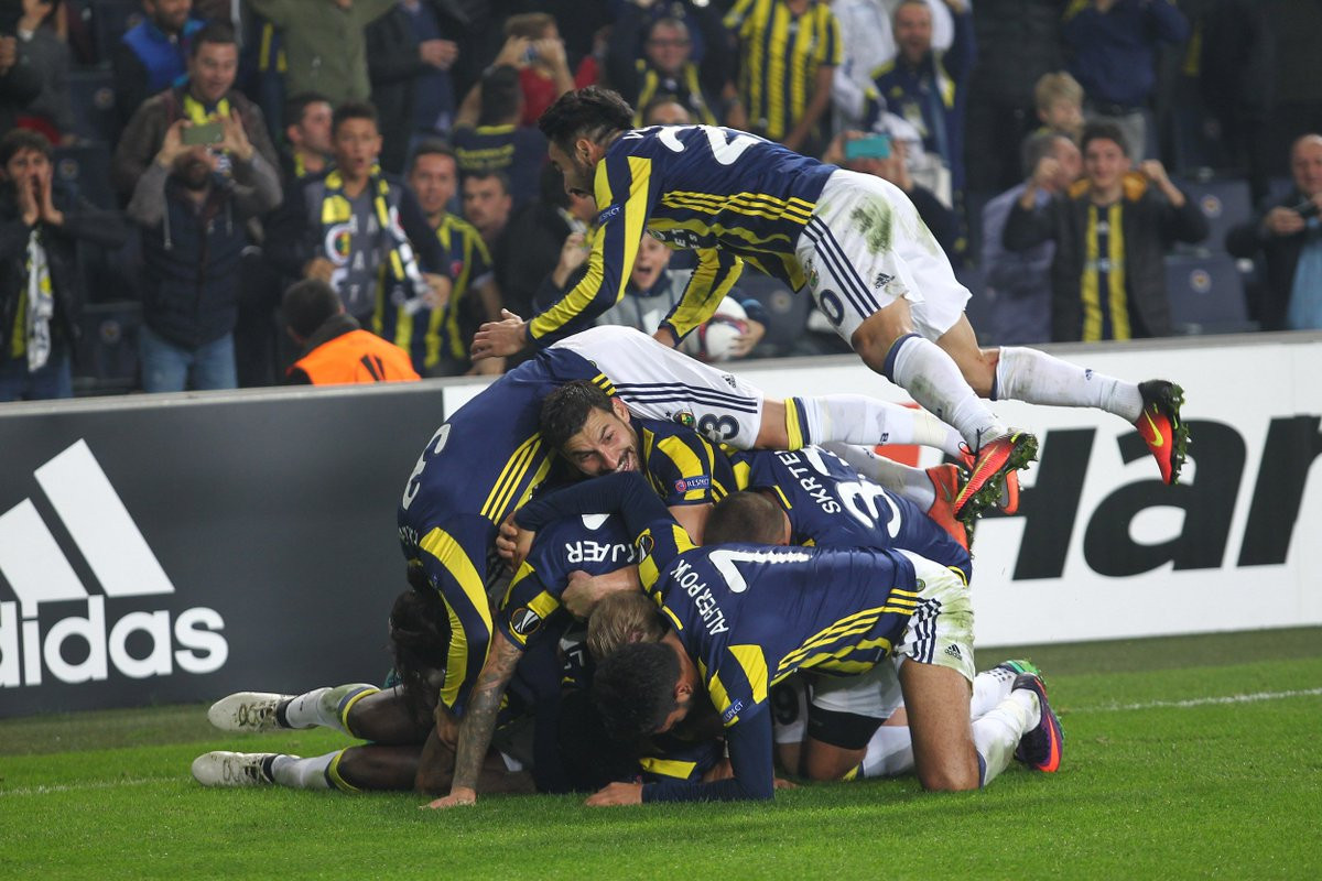 Fenerbahçe 2-1 Manchester United maçının golleri ve önemli pozisyonları - video