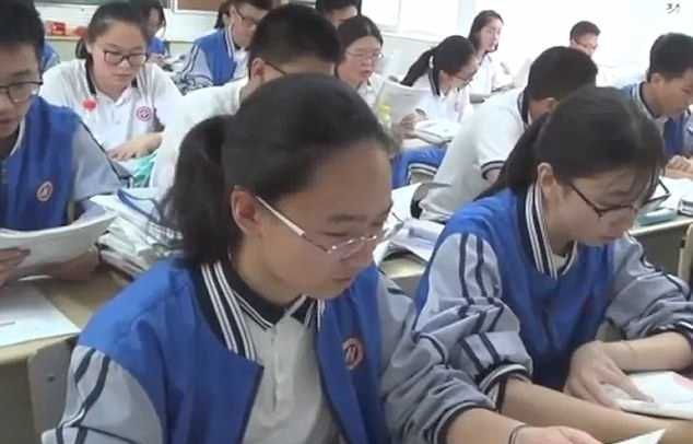 Ders dinlemeyen öğrenciler yandı!