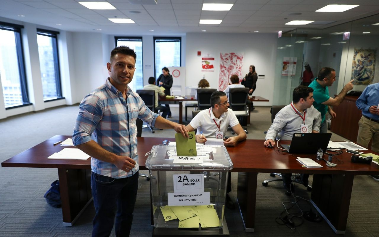 ABD'de oy verme işlemi başladı!