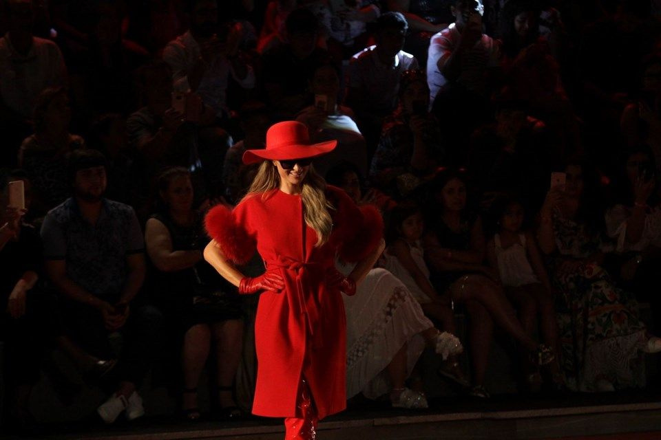 Antalya’da Paris Hilton rüzgarı