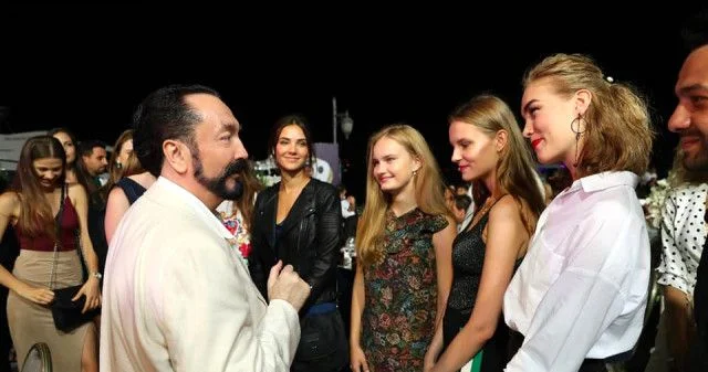 Ünlüler, Adnan Oktar'ın davetine akın etti!