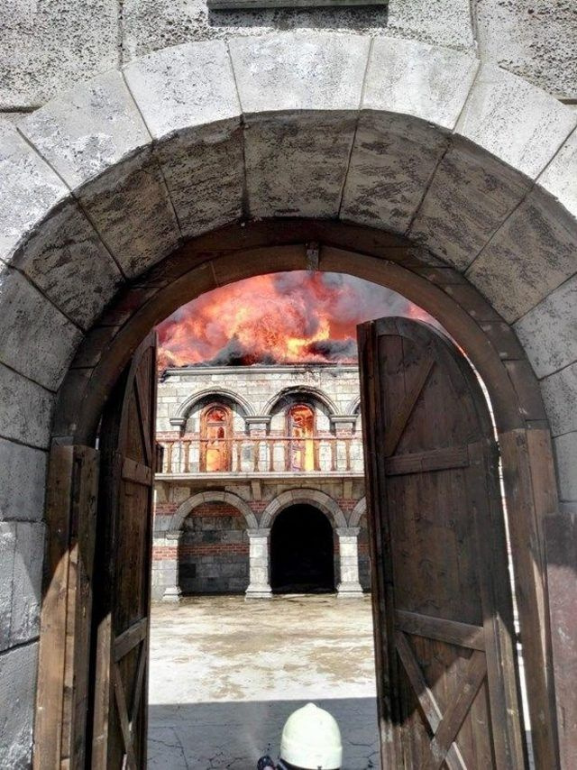 Diriliş Ertuğrul seti kül oldu!