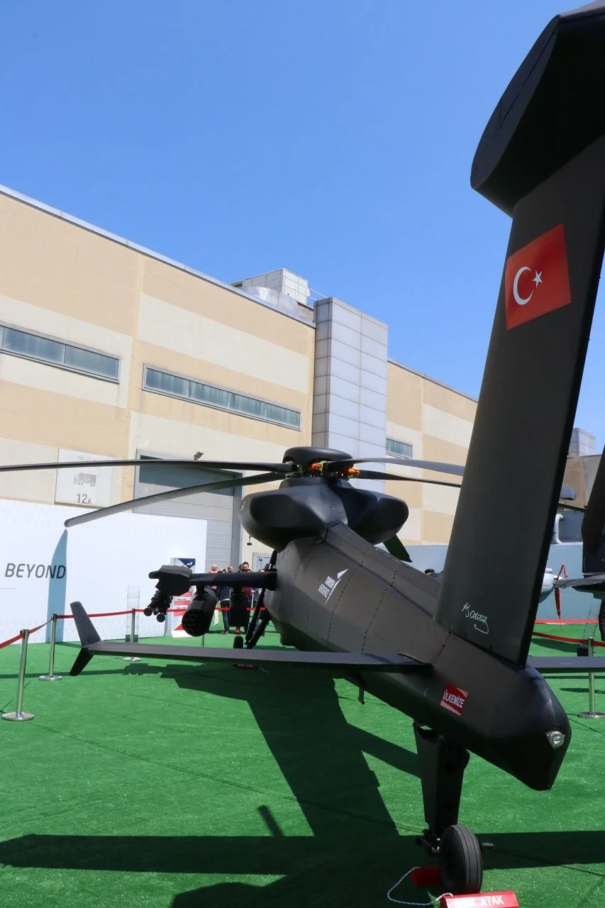 Atak-2 vitrine çıktı...