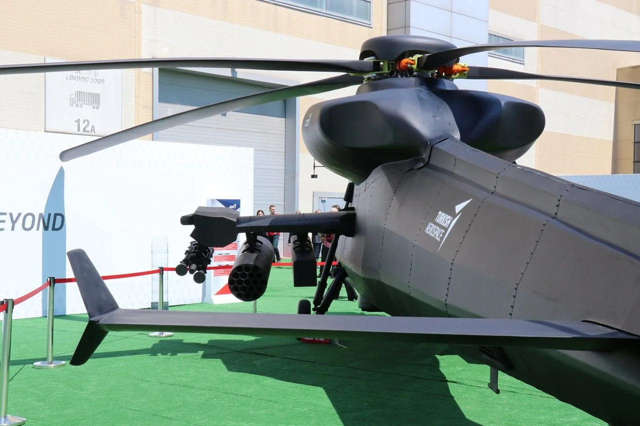 Atak-2 vitrine çıktı...