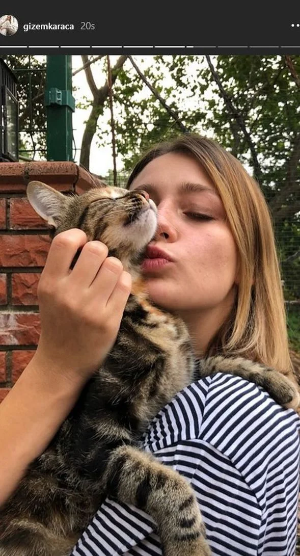 Gizem Karaca'nın acı günü!