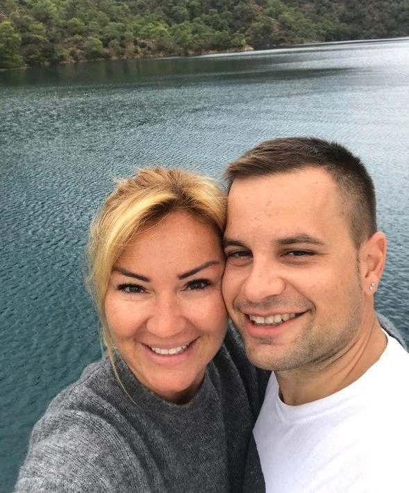 Pınar Altuğ makyajsız haliyle şaşırttı!