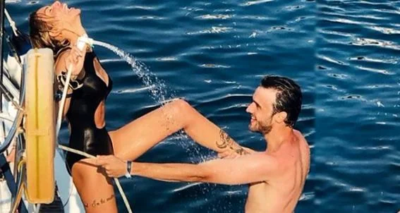 Kucağına atlayıp öpücüklere boğdu!