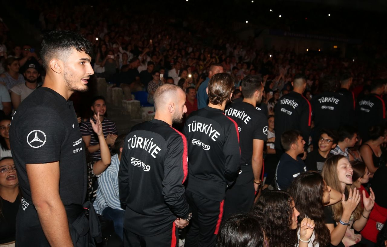 Harbiye'de milli takım coşkusu!