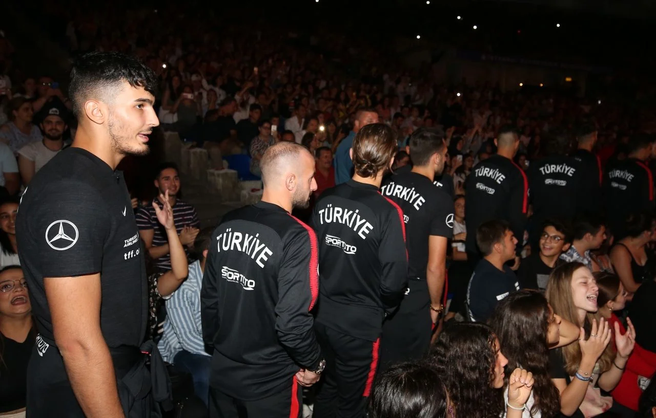 Harbiye'de milli takım coşkusu!