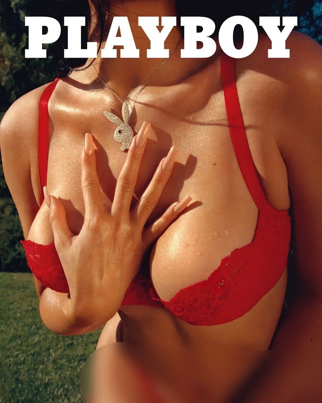 Kylie Jenner Playboy'a soyundu!