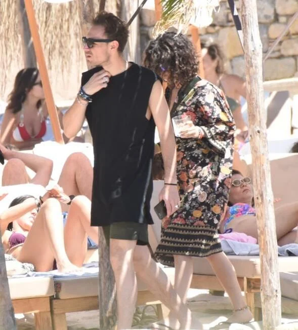 Beren Saat ile Dj Maga'nın tatile çıktığı ortaya çıktı!