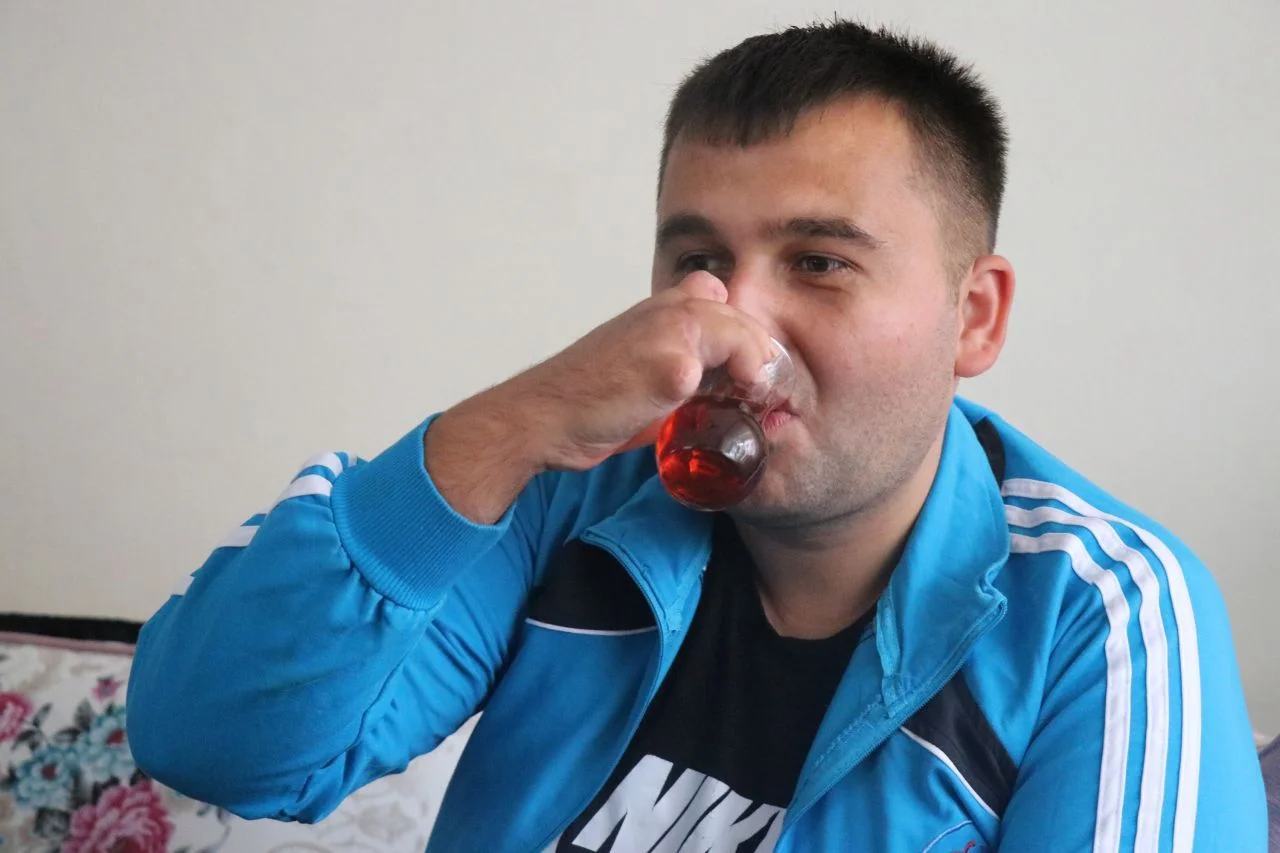 Ayak parmakları eline dikildi!