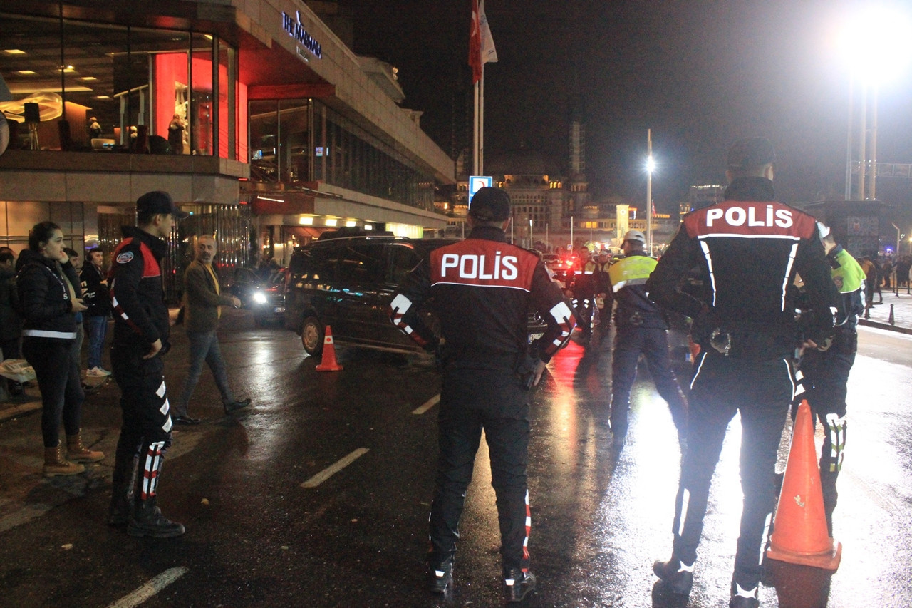 İstanbul polisinden dev uygulama...