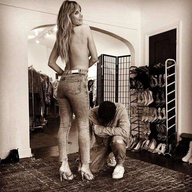 Ünlü model yine çırılçıplak poz verdi!