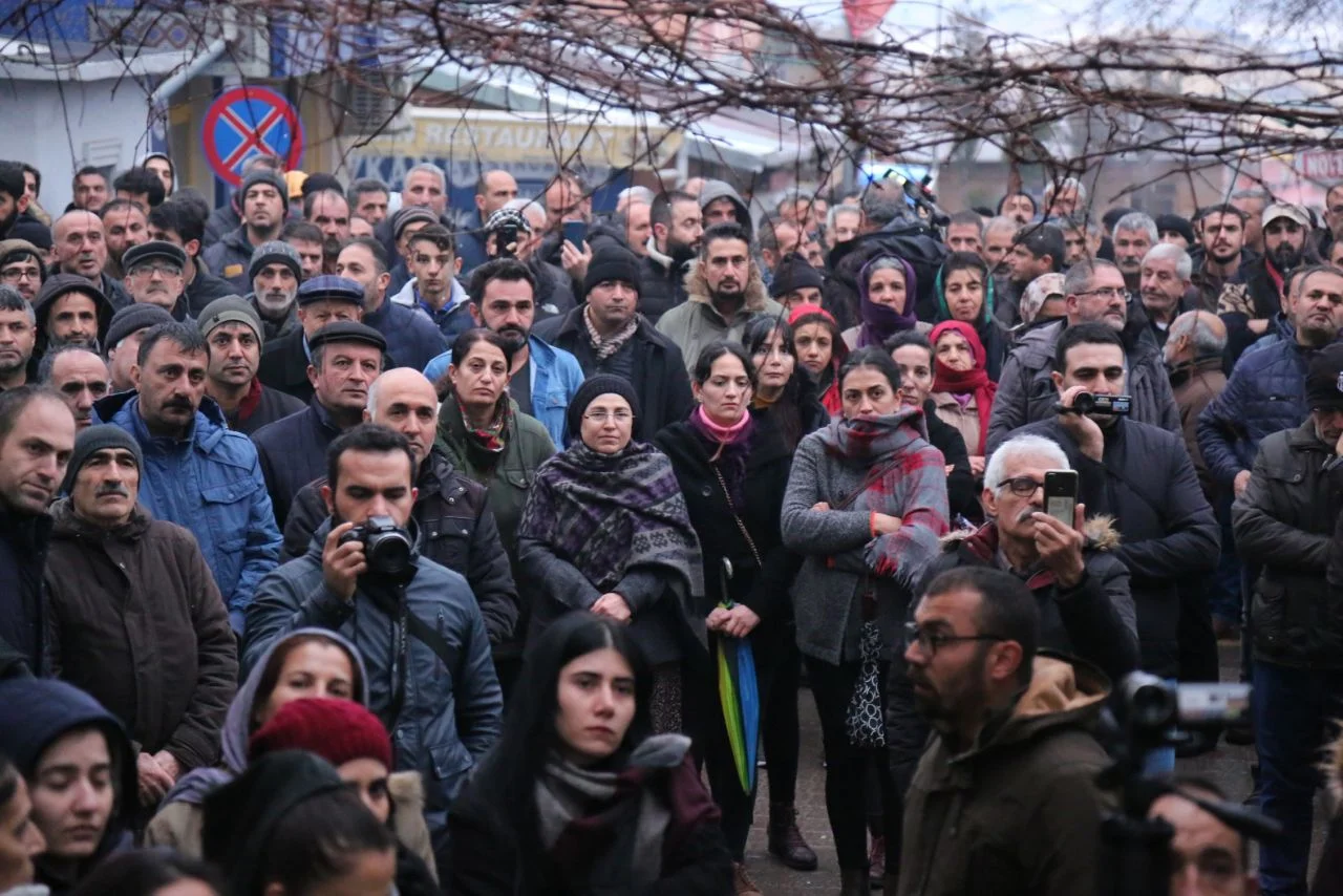 İğrenç olay! Esnafın bilgisayarından çıktı halk sokağa döküldü...