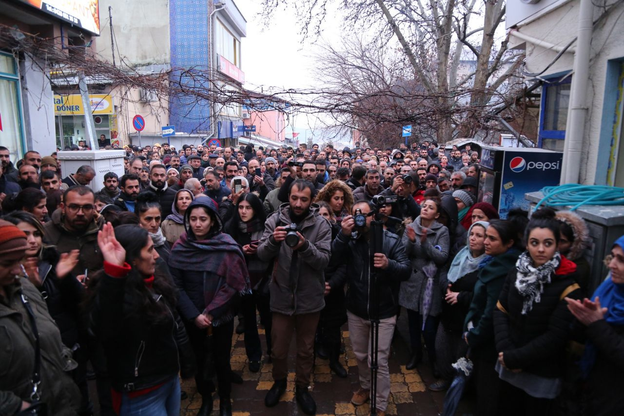 İğrenç olay! Esnafın bilgisayarından çıktı halk sokağa döküldü...