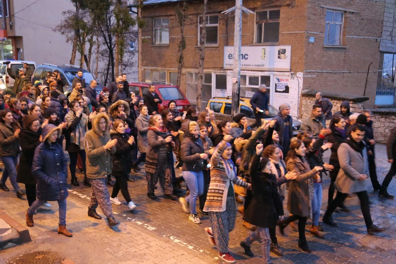 İğrenç olay! Esnafın bilgisayarından çıktı halk sokağa döküldü...