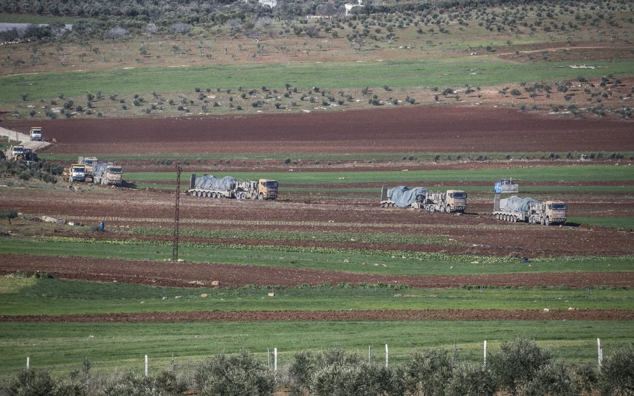 Sınırdan sıcak görüntü! Tanklar yola çıktı...