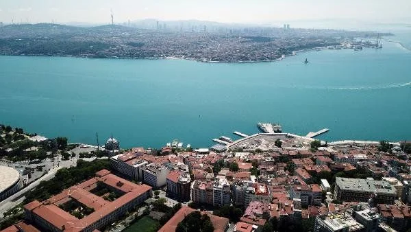 Boğaz turkuaz renge büründü!