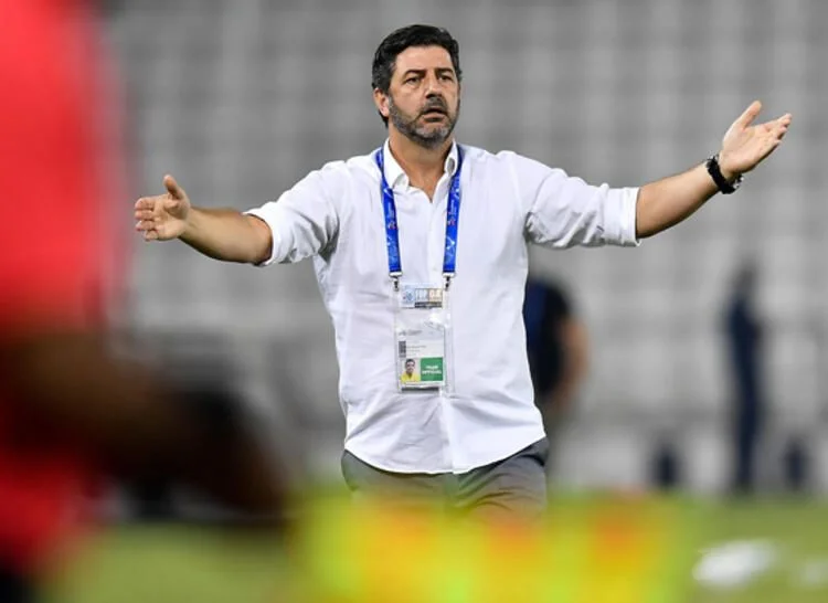 Fenerbahçe'den ters köşe! Ünlü hocaya dev teklif...