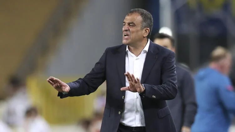 Fenerbahçe'den ters köşe! Ünlü hocaya dev teklif...