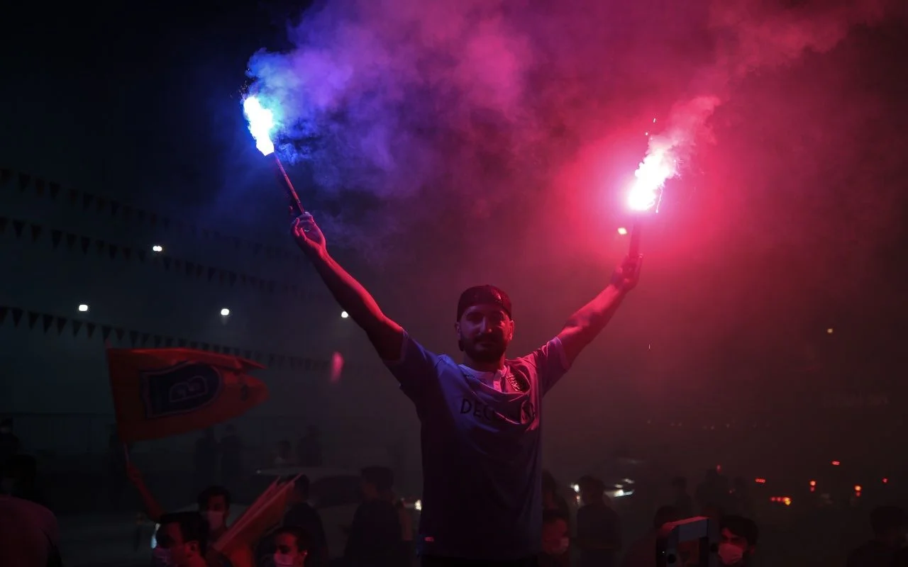 Başakşehir taraftarı sokağa döküldü