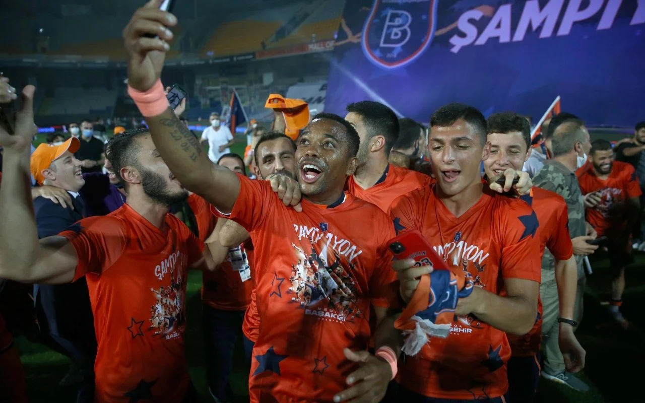 Başakşehir, şampiyonluğu böyle kutladı
