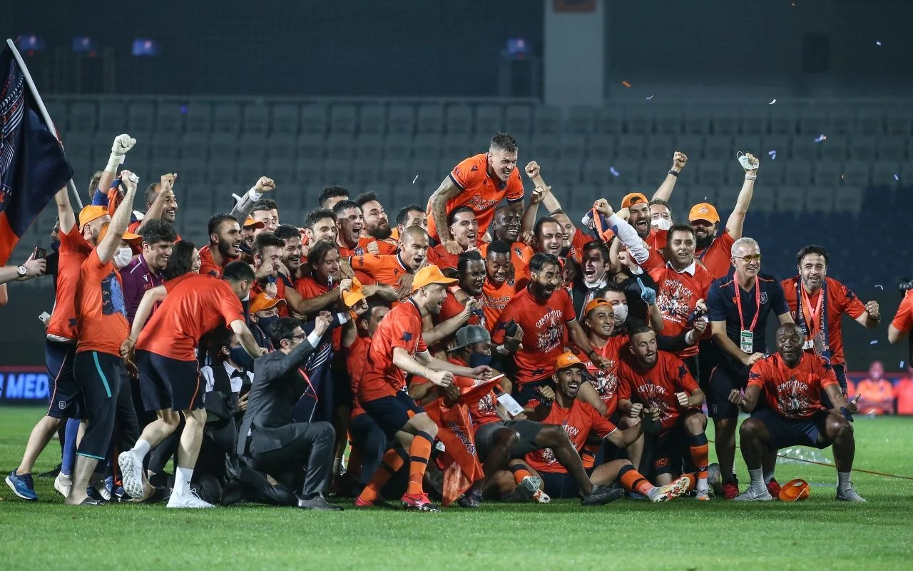 Başakşehir, şampiyonluğu böyle kutladı