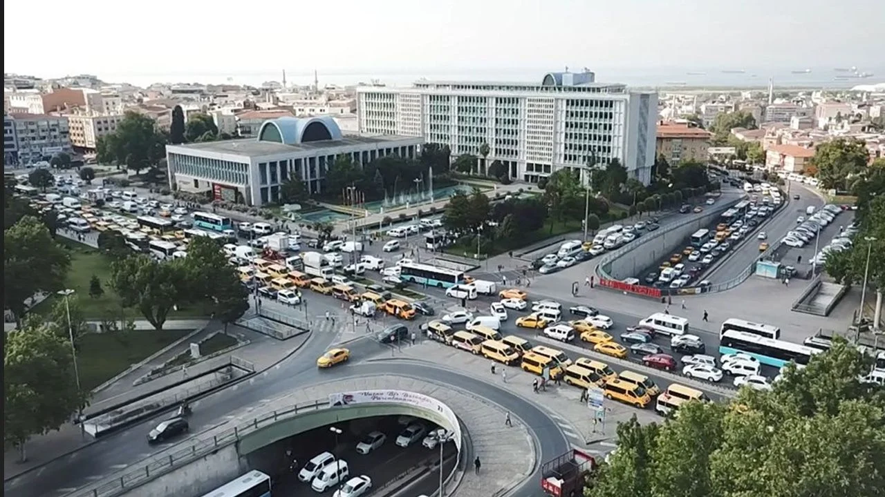 Araçlarını İBB önüne çektiler!