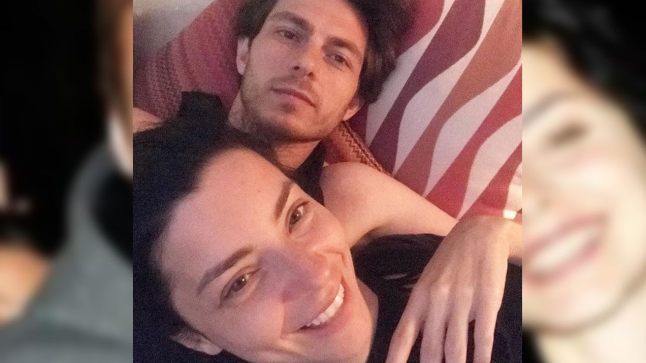 Merve Boluğur’dan yatak pozu