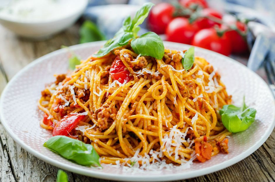 Masterchef Bolonez (Bolognese) soslu spagetti nasıl yapılır? Bolonez soslu spagetti malzemeleri ne lazım? İşte tarifi...