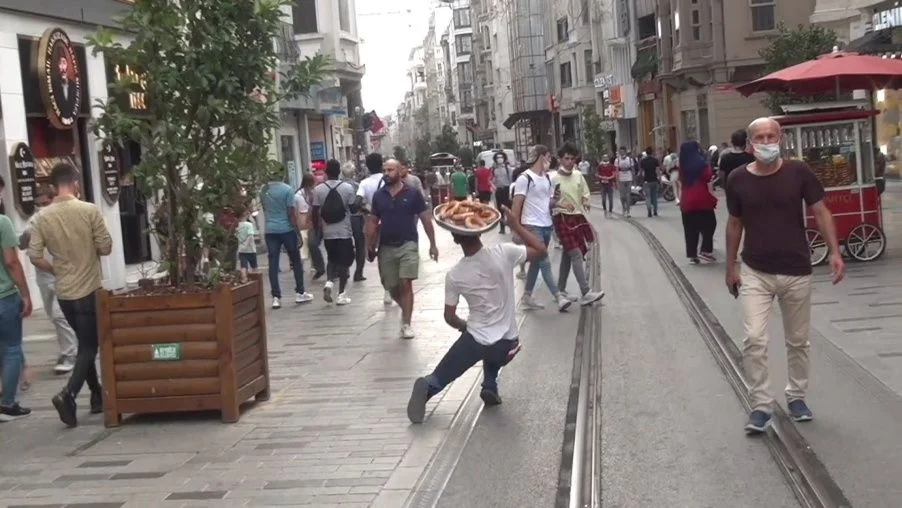 İstiklal durdu, herkes ona koştu
