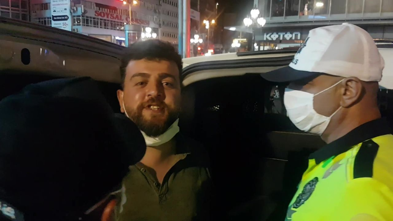 'Ölüyorum' dedi, maskeyle sigara içti