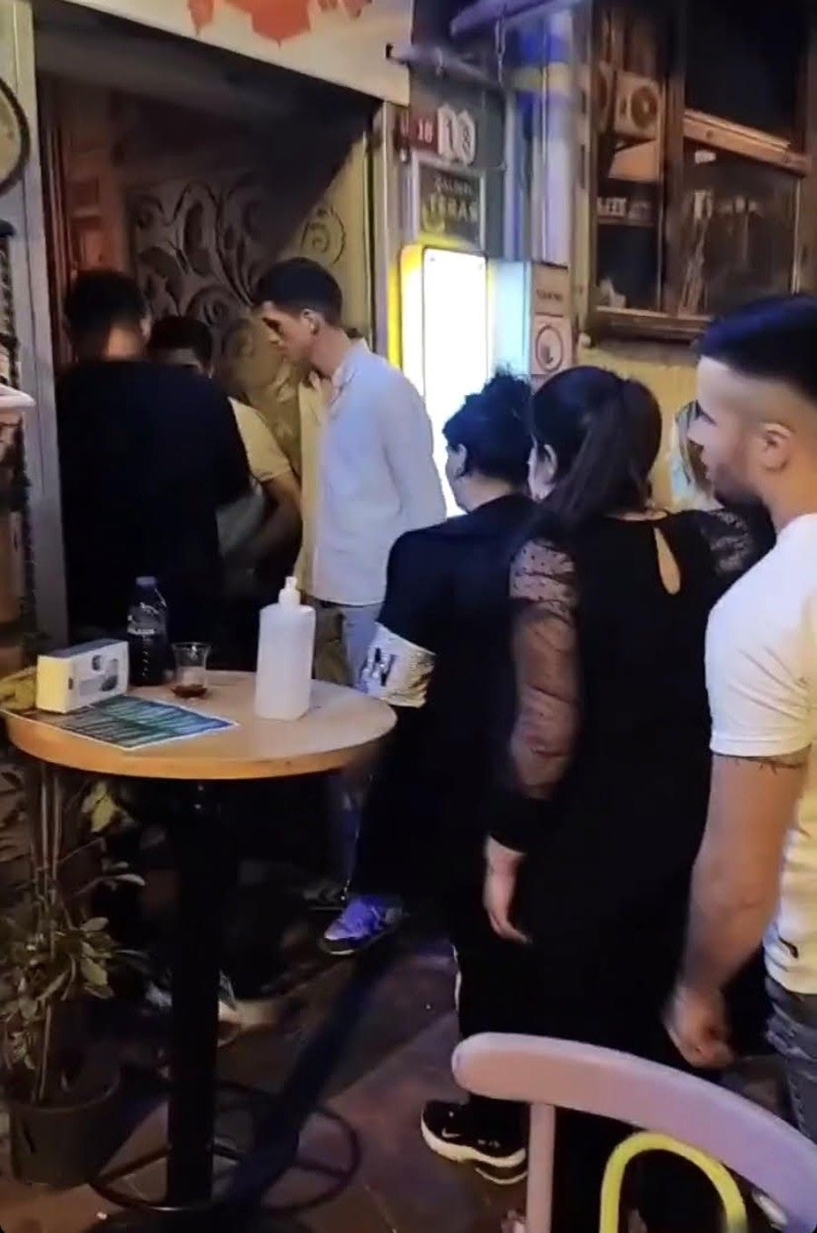 Koronayla kol kola eğlence