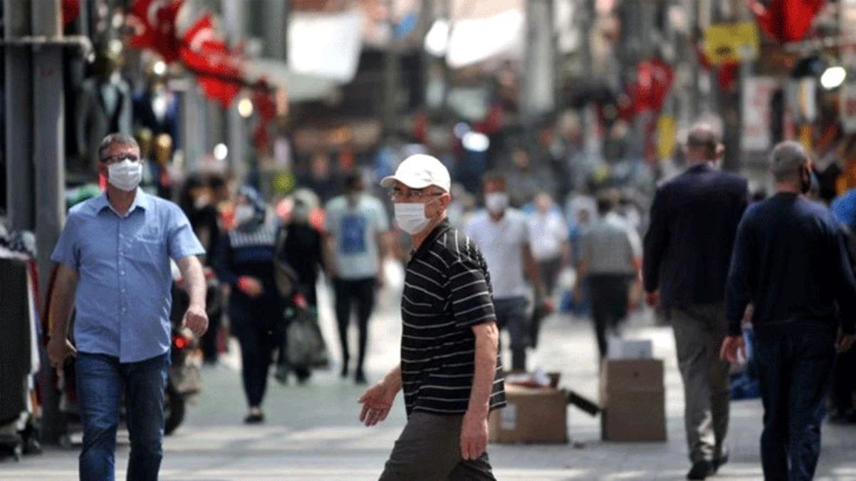 İngiliz proseför, maskesiz ve sosyal mesafesiz hayat için 2021 yazını işaret etti!