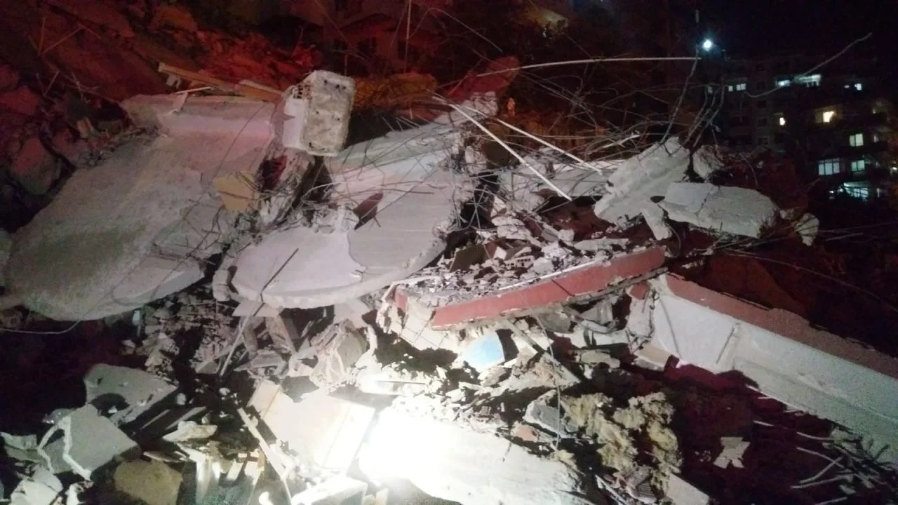 Bursa'da 9 katlı bina çöktü