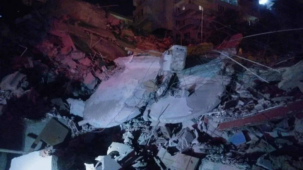 Bursa'da 9 katlı bina çöktü