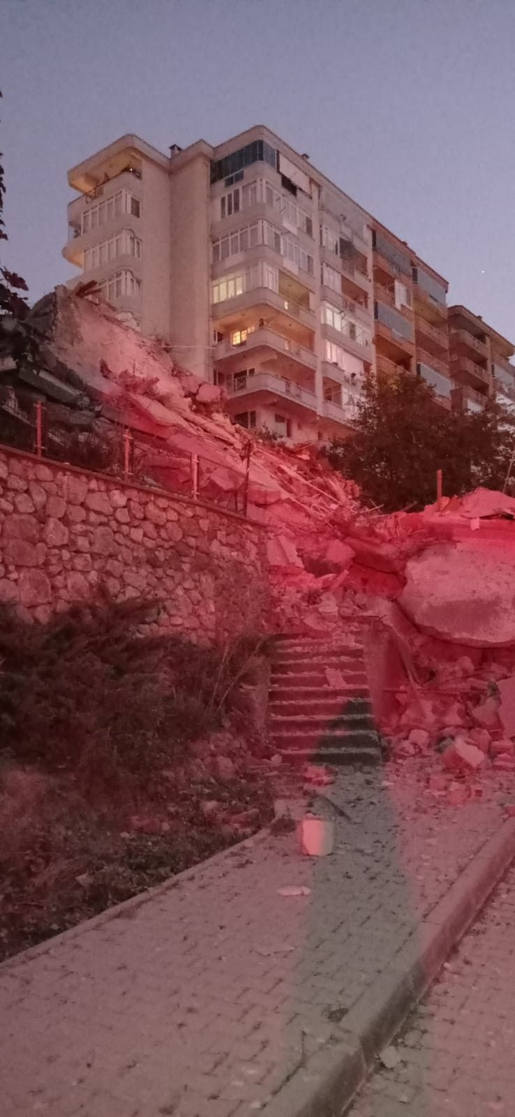 Bursa'da 9 katlı bina çöktü