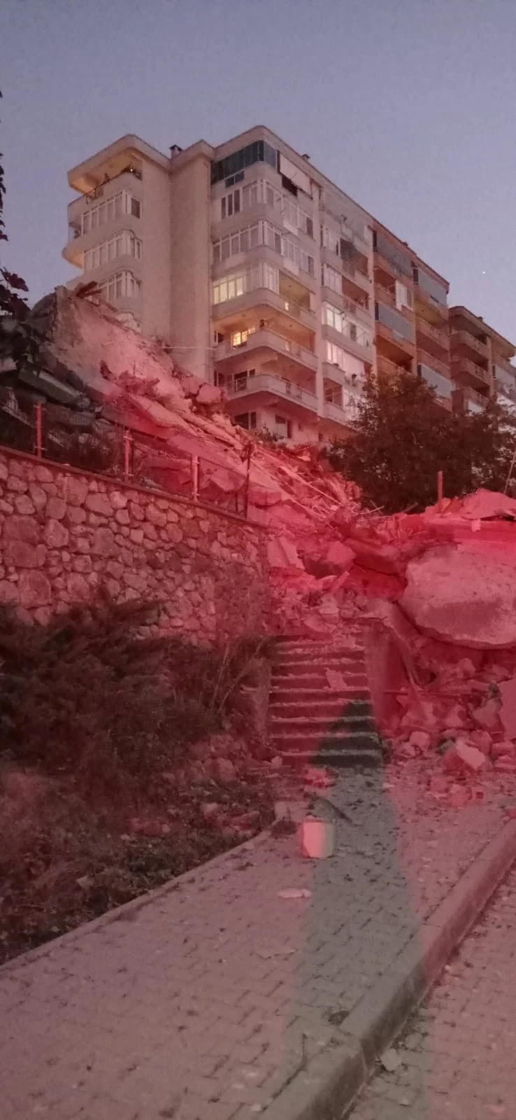 Bursa'da 9 katlı bina çöktü