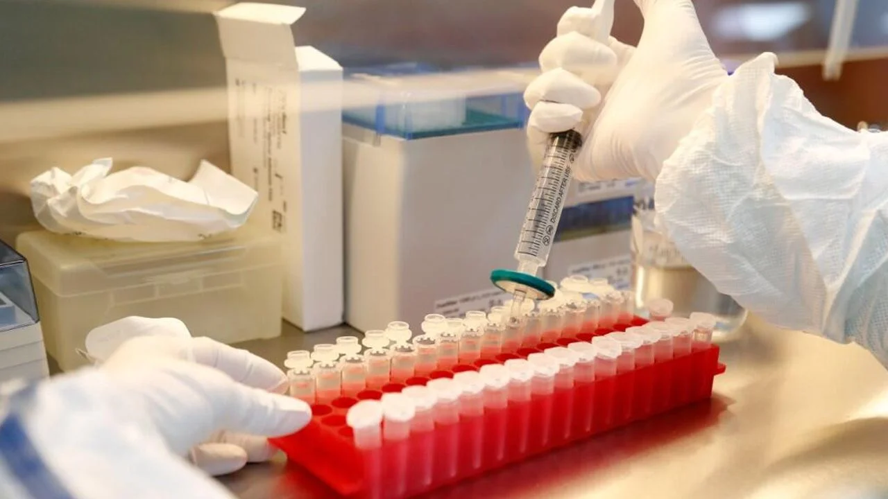 Pfizer aşısı Oxford-AstraZeneca’dan önce hazır olabilir