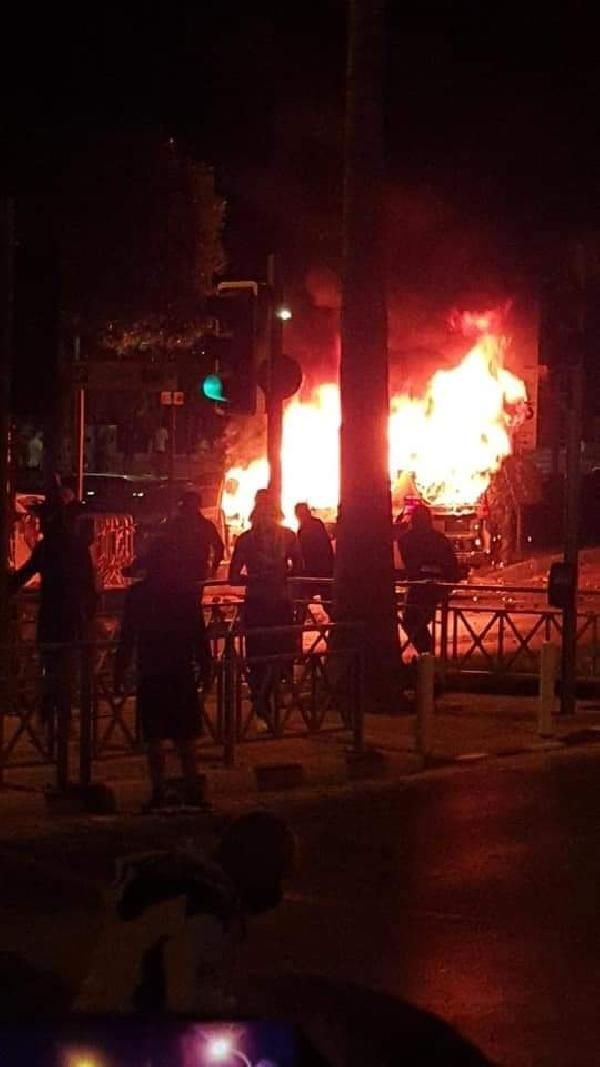 Güney Kıbrıs'ta halk sokağa döküldü