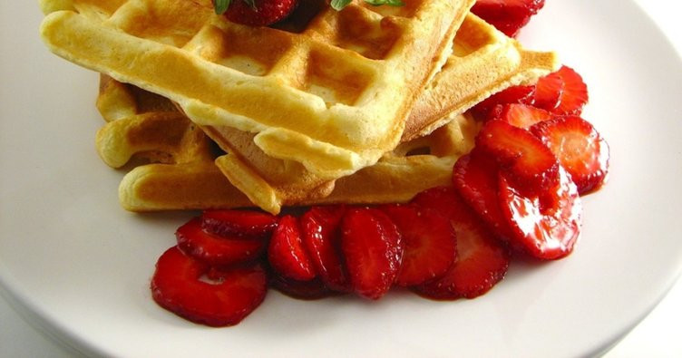Waffle tarifi: Meyveli ve Nutellalı waffle nasıl yapılır? Tavada ve tost makinasında waffle yapımı
