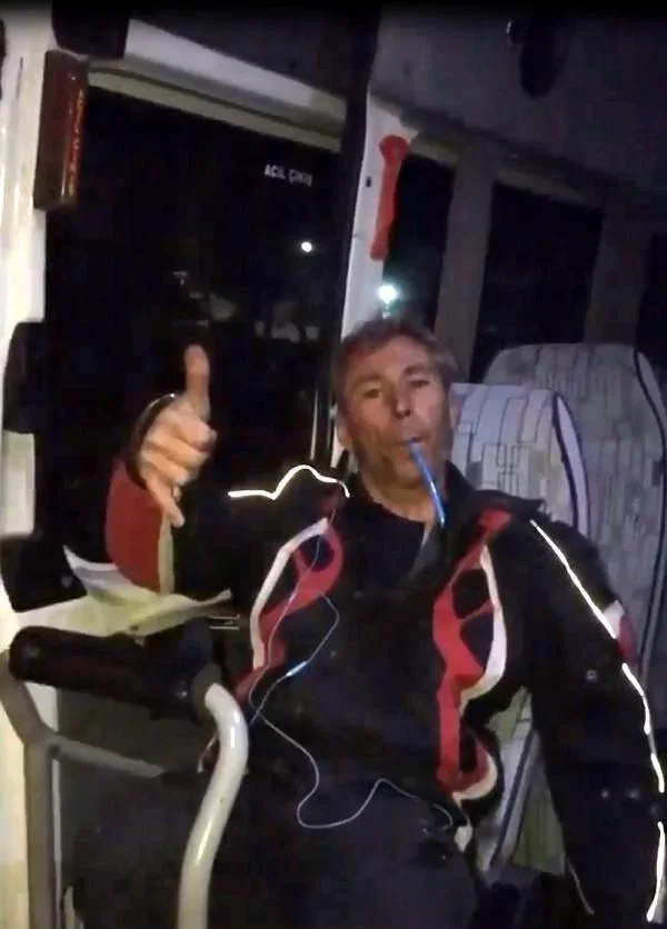 Skandal görüntüler! Bu kez minibüste yakalandı...