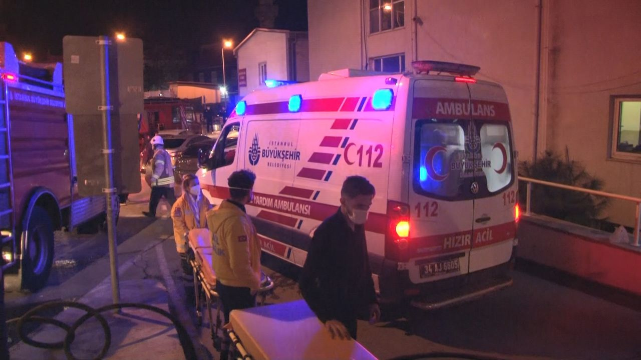 Cerrahpaşa'da sabaha karşı yangın!