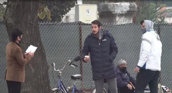Maske takmayanlara testinin pozitif çıktığını söyleyip adres sordu!