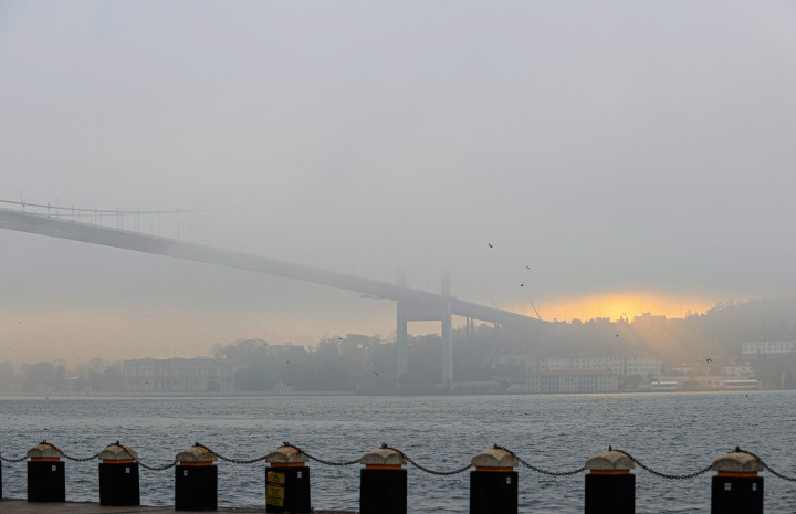 İstanbul'da gemi geçişleri çift yönlü askıya alındı