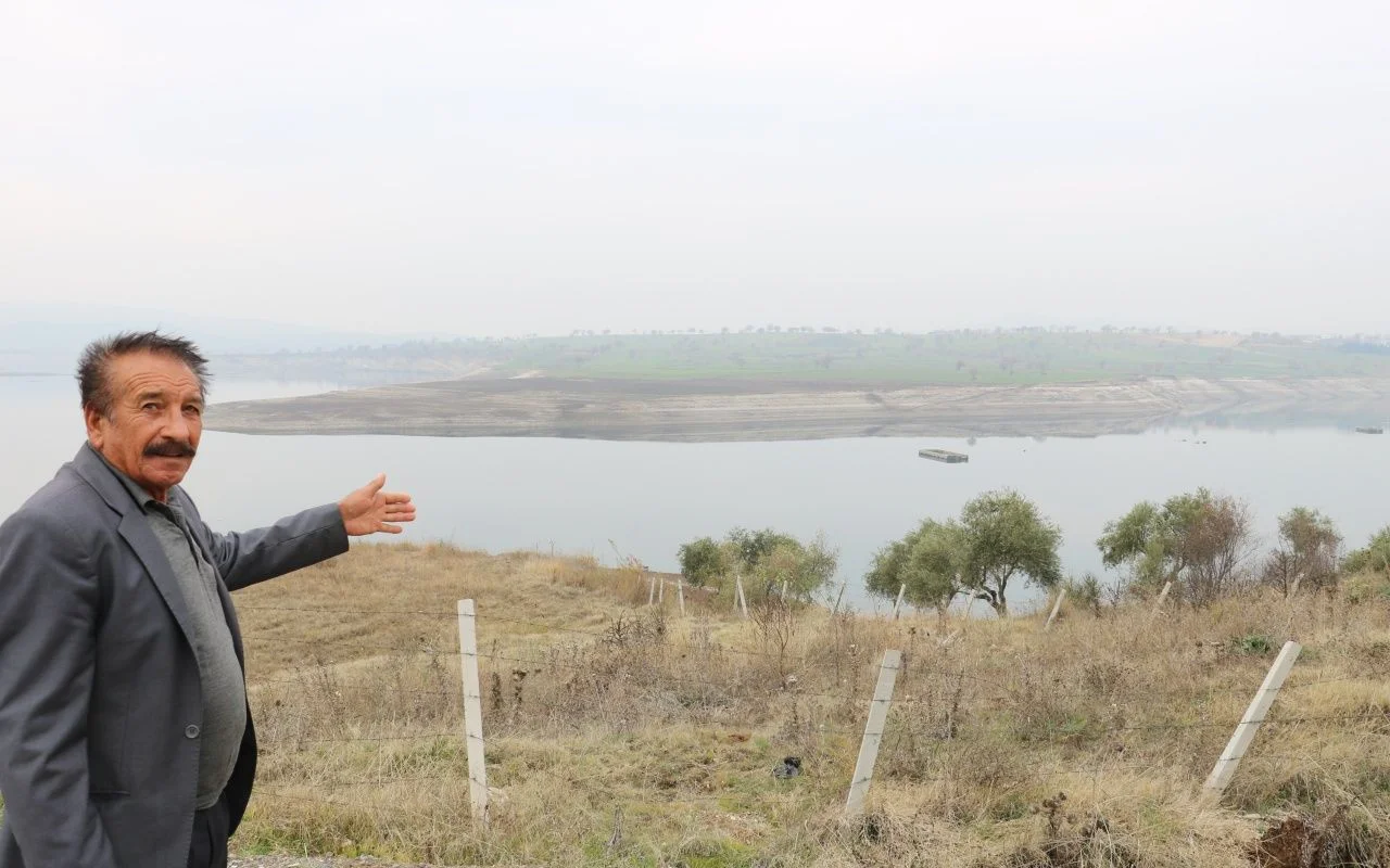 Sular çekildi, tarihi köprü ortaya çıktı