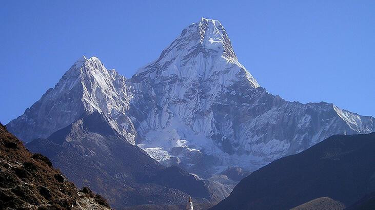 Dünyanın en yüksek dağı hangisidir ve nerededir?