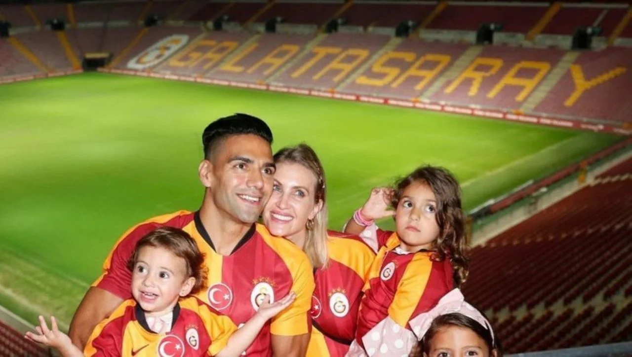 Falcao'nun eşi Lorelei Taron'dan taraftara okkalı cevap
