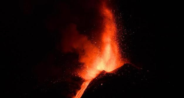 Etna Yanardağı bir haftada 6 kez faaliyete geçti!